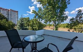 Horizon View Villa - Lakefront Terrace Suite